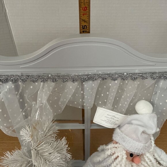 Avon Santa Claus Window Decoration Lighted Winter Christmas Scene Retired 2008 - Picture 9 of 9